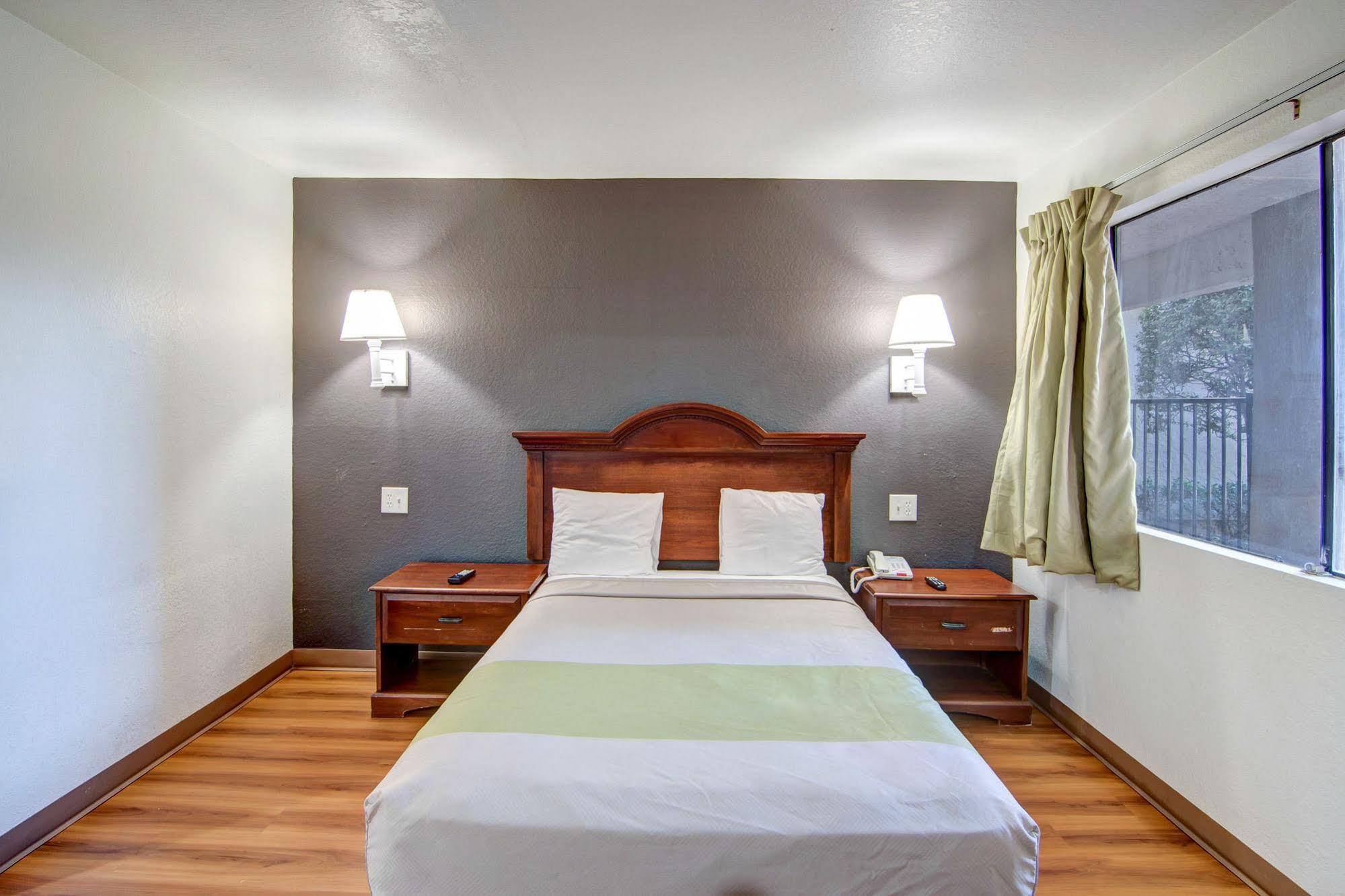 Hotel 6-irving, Tx - Dfw Airport North Irving